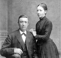 Laura og Marius Larsen (1836 - 1915)